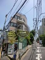 裏面は坂に面しています