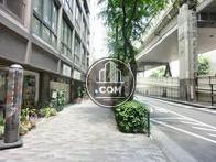 街路樹のある通り