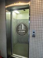 9人乗りエレベーターです