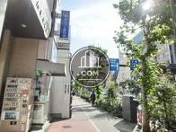 街路樹のある通り