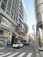 隣接する脇道通り