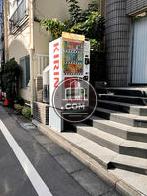 ビル前に自動販売機