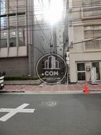 建物後ろの道路