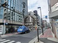 建物側面の道路