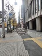 建物前の歩道