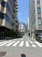 様々なビルが立ち並びます