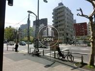 交通量の多い明治通りです