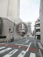交通量の少ない背面通り