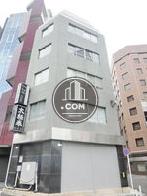 背面側からの見上げた外壁