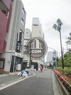 線路沿い通りからのアングル