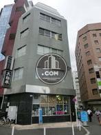 モダンなビル外観