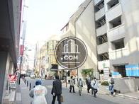 前面道路は車通りがあまりないので安心して歩けます