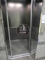 ９人乗りのエレベーターです
