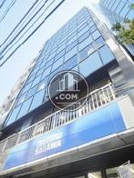 玄関前の通りから見上げた外壁
