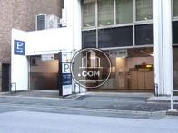 誘導員の方が常駐された駐車場口