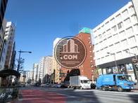 東神田方面へ向かう通りです