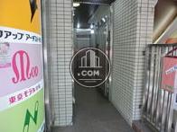 夜間はこちらの入口から出入りします