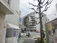 すぐ近くの大きな交差点です