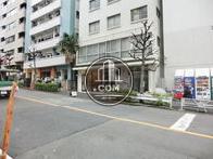 前面道路、二車線です