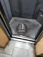 エレベーター内部