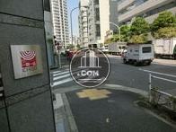 正面入り口からの周辺です