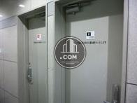 1階エントランスに男女別のトイレがあります