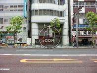 正面入り口の外観