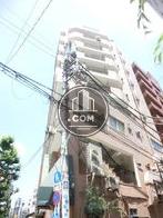 歩道からも存在感があります