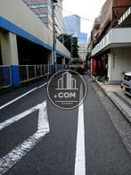 建物前の道
