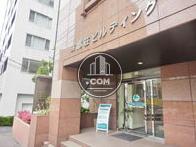大きくビル名が表記されているので、わかりやすいですね
