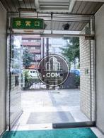 両開きの扉