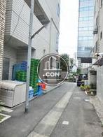 隣接する脇道奥からの様子