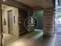 外壁同様、エントランスも石張りです