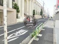 玄関前の傾斜面