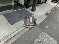 入口は多少ですが段差がございます