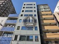 周辺もビルが建ち並びます