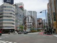 角地にあるので分かりやすいビルです
