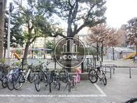 前面は花園公園になります
