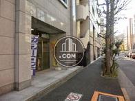 物件前の靖国通り方向の歩道です