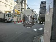 玄関前の右方向の写真です
