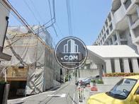 周辺は静かな路地です