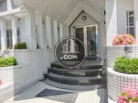 綺麗な正面玄関です