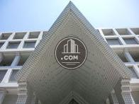 屋根の尖った部分が印象に残ります