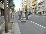 目の前の通りは一方通行