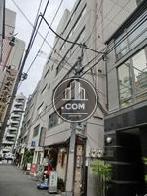 壁にはたくさんの窓があり、日当たりも良さそうです