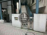 外階段はそのまま表通りに出れます