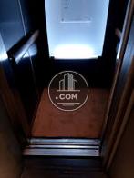 エレベーター内部