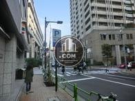 正面玄関前から、新富町方面