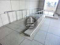 駅直結出入り口のスロープ