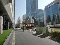 六本木通り沿いに当物件はございます